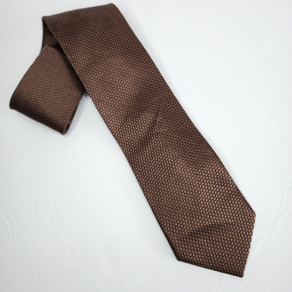 THE TIE BAR Elegant Brown Textured Men's Silk Tie - Picture 2 of 4